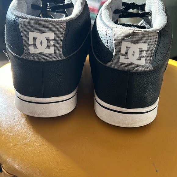 Mens DC skateboarding runners - Picture 5 of 6